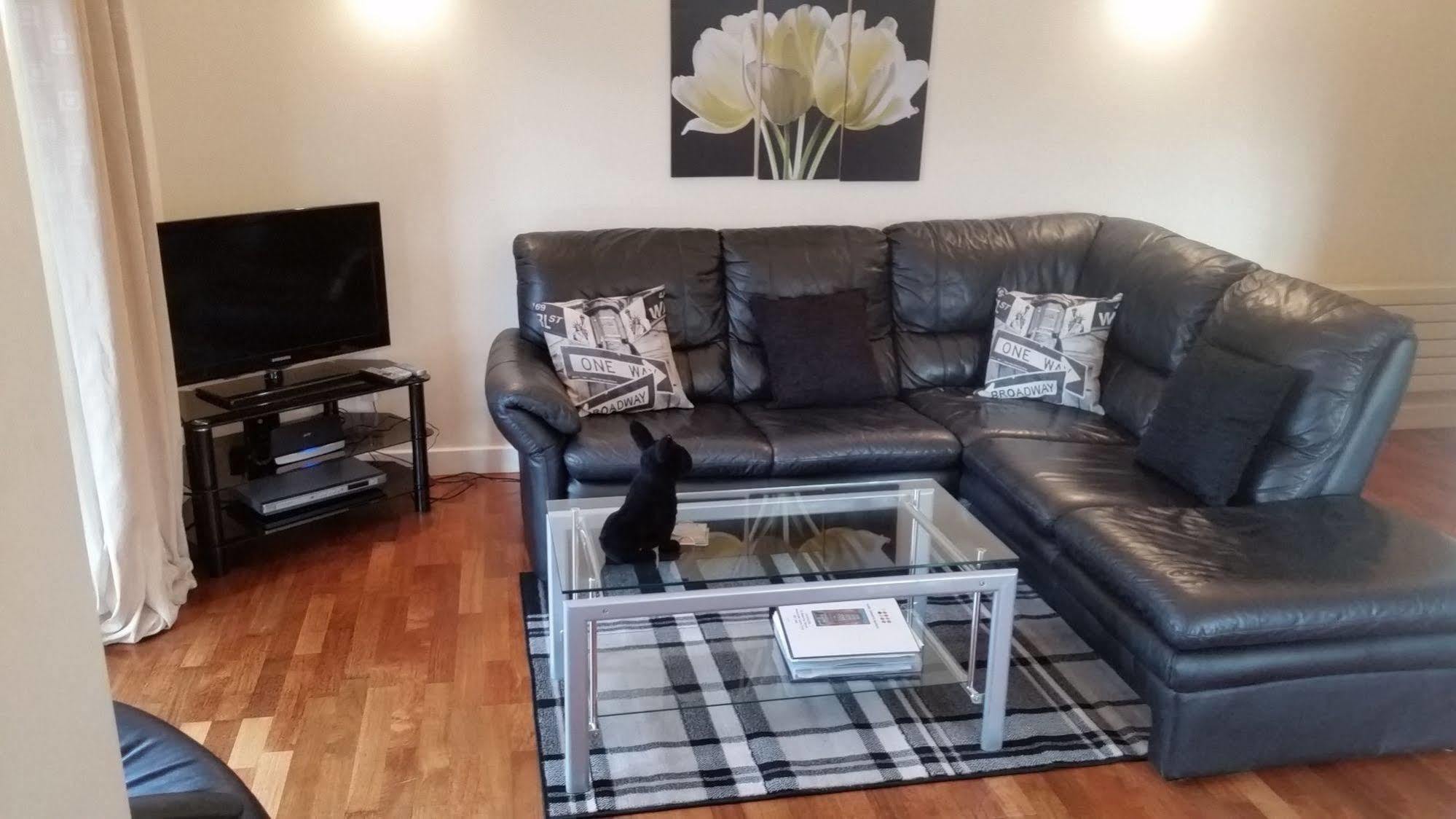 Crown 3b By Week2week * Newcastle Upon Tyne